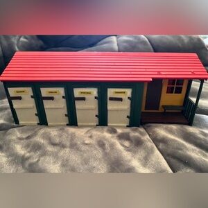 VTG Britain’s Limited Horse Barn & 8 Model Horses (Please Read Full Description)